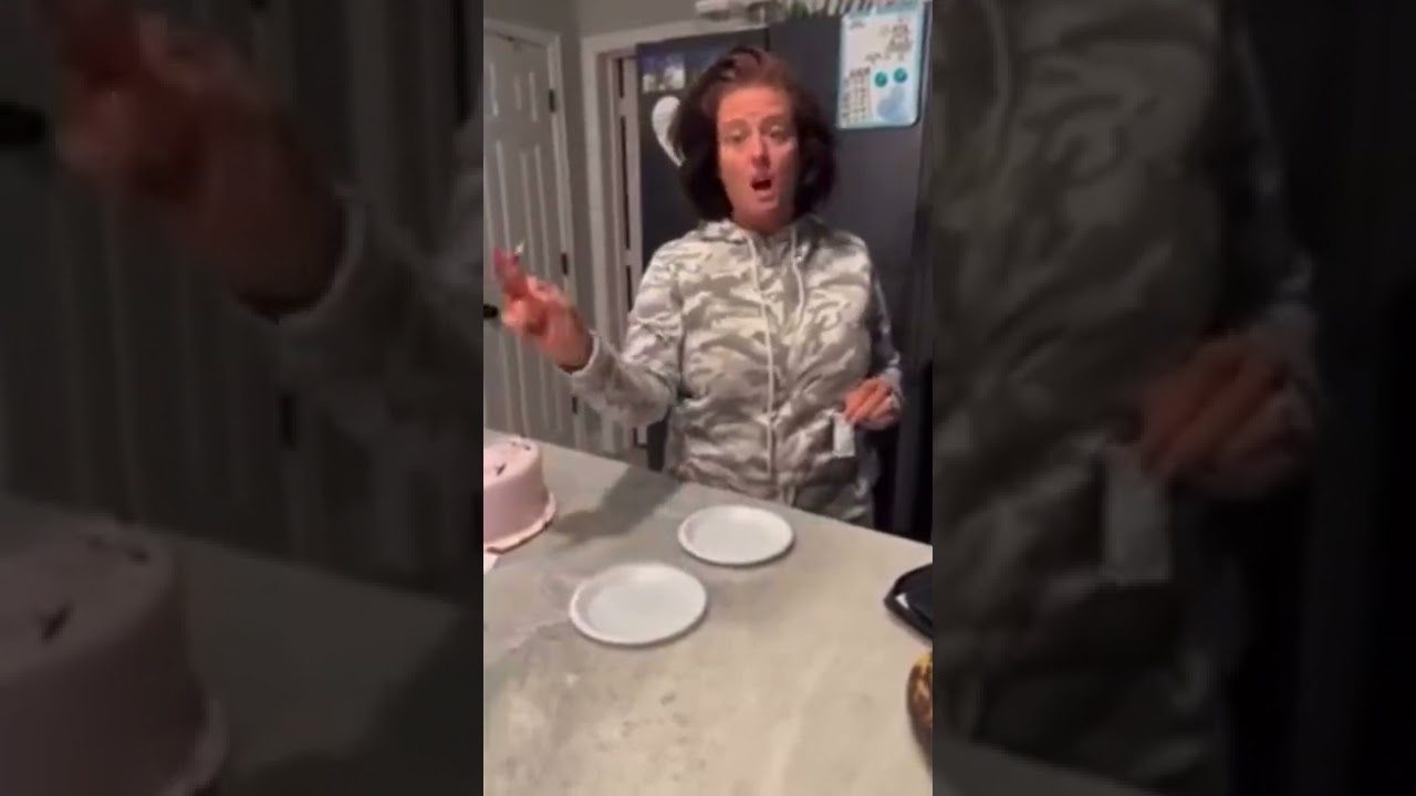 Woman Finds Bleach In Taco Bell Mild Sauce Packages! Acura Amanda