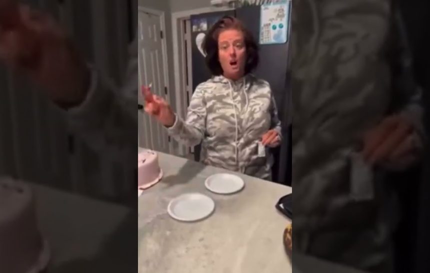 1672905495_maxresdefault.jpg Woman Finds Bleach In Taco Bell Mild Sauce Packages!