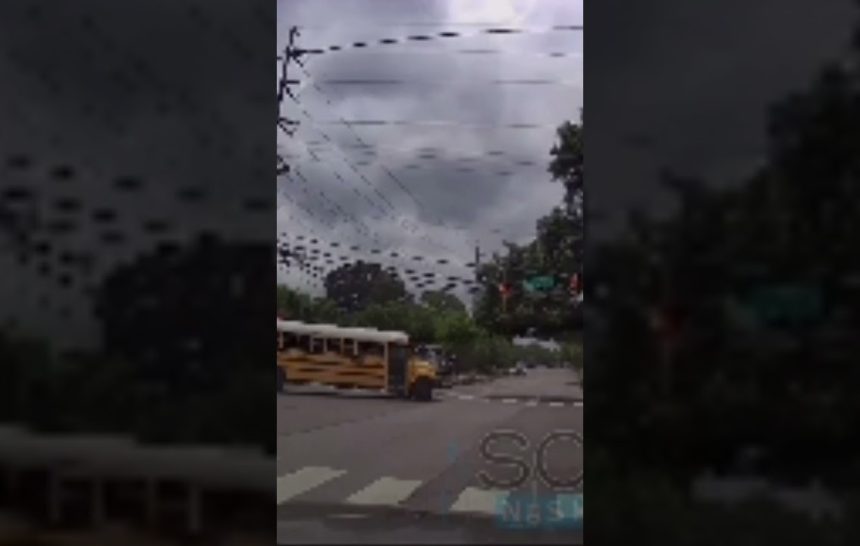 1688518334_maxresdefault.jpg Cop Runs Red Light